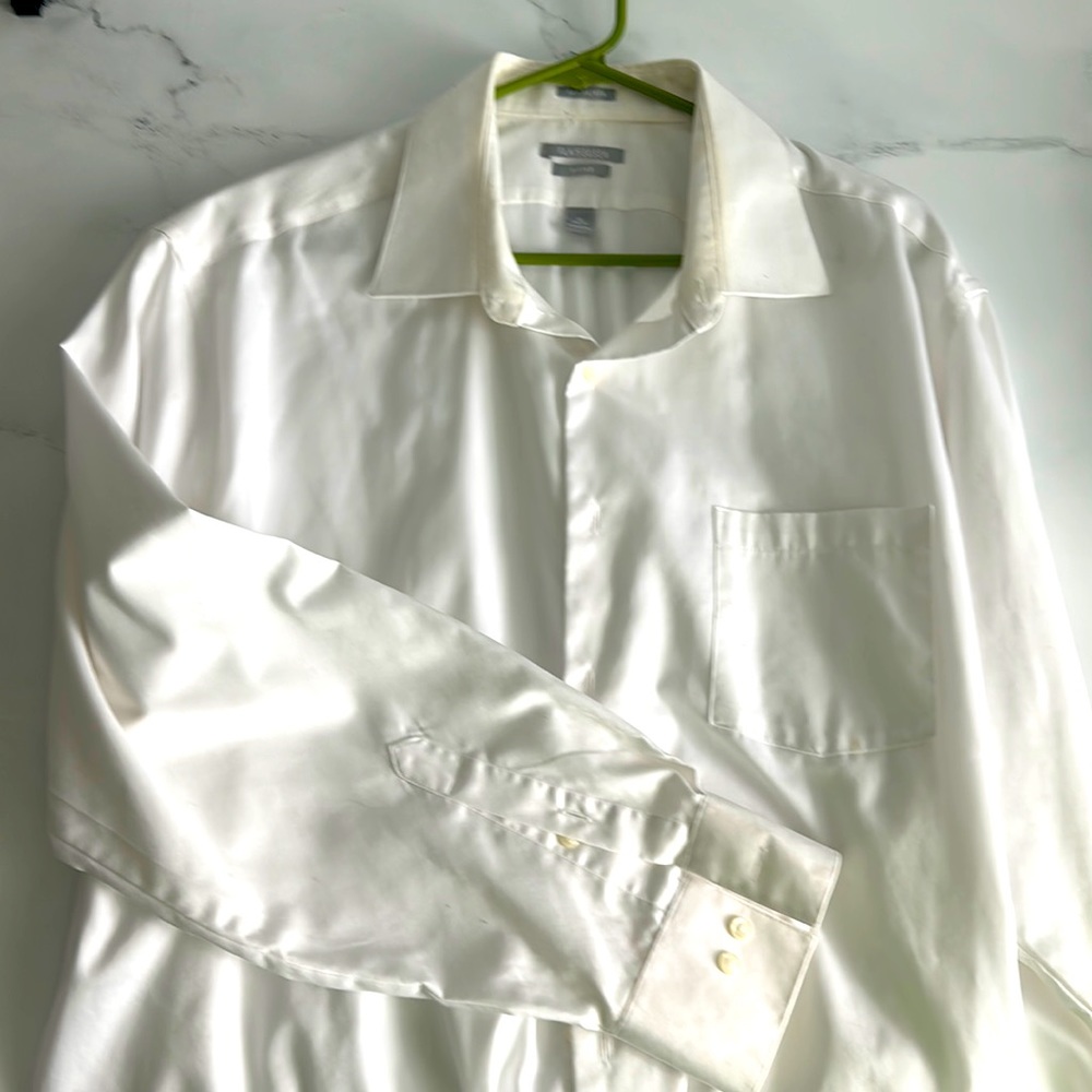 Men’s White Van Heusen long sleeve dress shirt. 18 neck 34/35 sleeve Lux Sateen